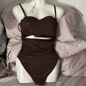 Skims set top and bottom